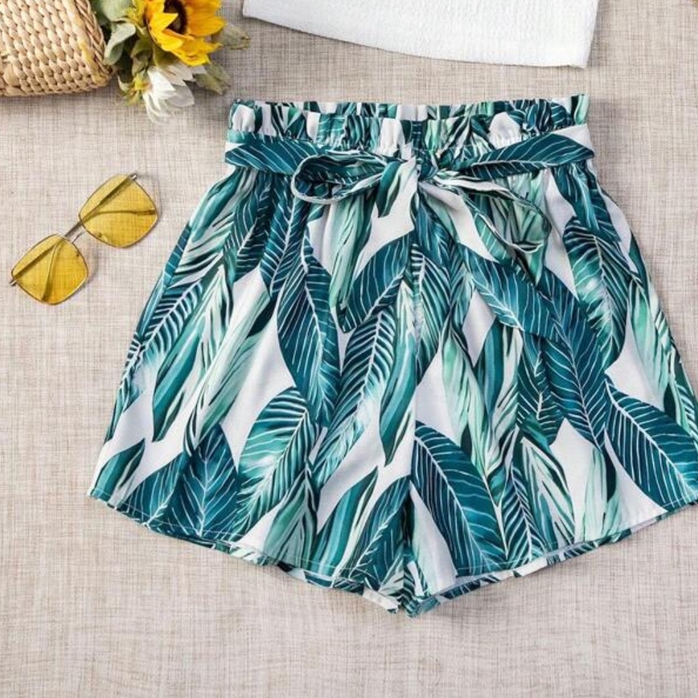 Tropical Leaf Print Women's Shorts
